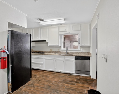 5109 E 5th Street - Photo Thumbnail 16