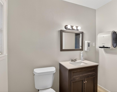 5109 E 5th Street - Photo Thumbnail 22