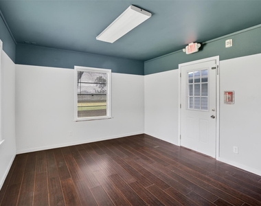 5109 E 5th Street - Photo Thumbnail 23