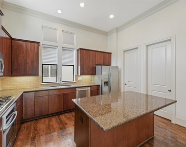 411 W 17th Street - Photo Thumbnail 8