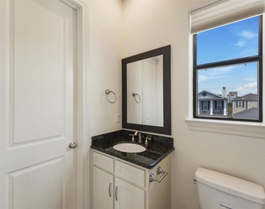 411 W 17th Street - Photo Thumbnail 17