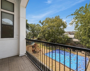 411 W 17th Street - Photo Thumbnail 15