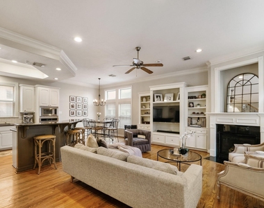 933 W 17th Street - Photo Thumbnail 3