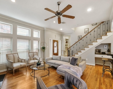 933 W 17th Street - Photo Thumbnail 4