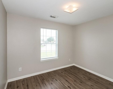 6919 Garnet Trail Lane - Photo Thumbnail 10