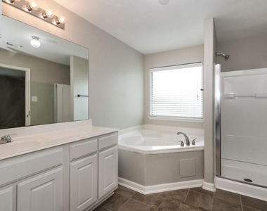 6919 Garnet Trail Lane - Photo Thumbnail 8
