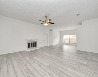 4922 E Laureldale Drive - Photo Thumbnail 9