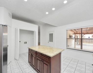 4922 E Laureldale Drive - Photo Thumbnail 14