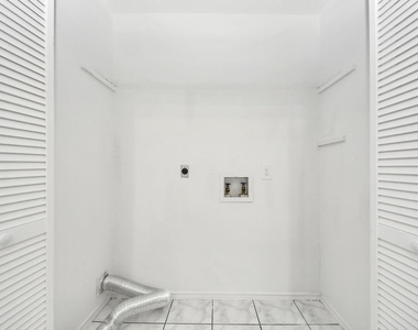 4922 E Laureldale Drive - Photo Thumbnail 18
