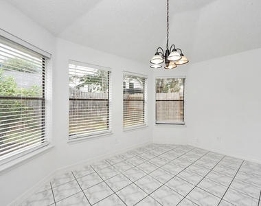 4922 E Laureldale Drive - Photo Thumbnail 17