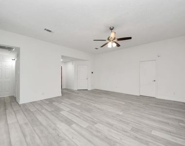 4922 E Laureldale Drive - Photo Thumbnail 10