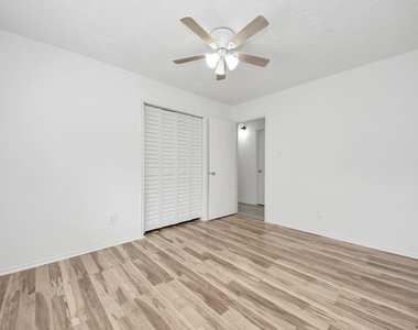 4922 E Laureldale Drive - Photo Thumbnail 28