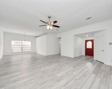 4922 E Laureldale Drive - Photo Thumbnail 5