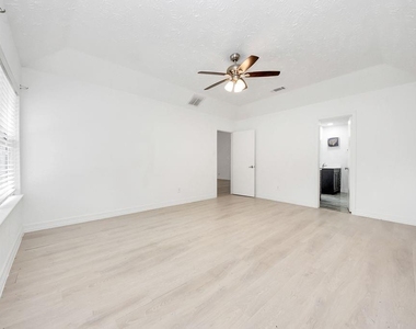 4922 E Laureldale Drive - Photo Thumbnail 19