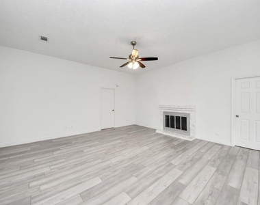 4922 E Laureldale Drive - Photo Thumbnail 6