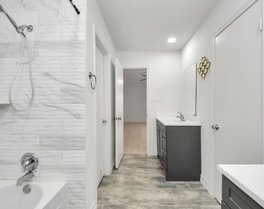 4922 E Laureldale Drive - Photo Thumbnail 21