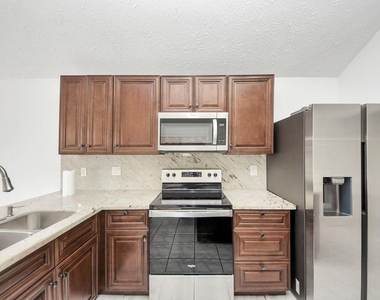 4922 E Laureldale Drive - Photo Thumbnail 13