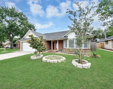 4922 E Laureldale Drive - Photo Thumbnail 2
