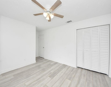 4922 E Laureldale Drive - Photo Thumbnail 29