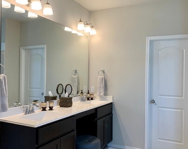 24207 Oakdale Hills Court - Photo Thumbnail 15