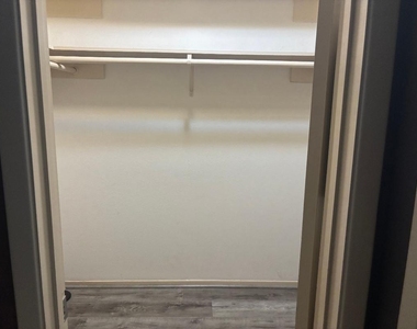 8020 Braesmain Drive - Photo Thumbnail 9