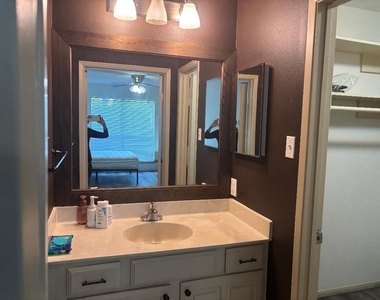 8020 Braesmain Drive - Photo Thumbnail 6