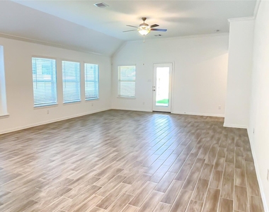 21735 N Enchanted Rock Dr - Photo Thumbnail 12