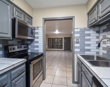 2507 Montrose Boulevard - Photo Thumbnail 15