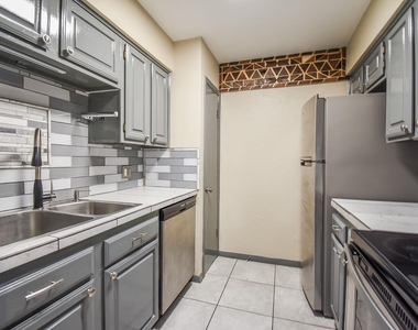 2507 Montrose Boulevard - Photo Thumbnail 11