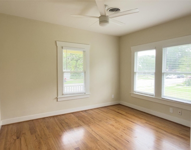 220 W 16th Street - Photo Thumbnail 9