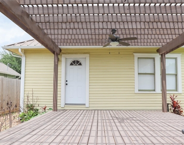 220 W 16th Street - Photo Thumbnail 3