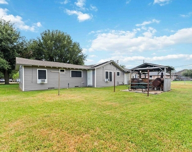 9946 Algiers Road - Photo Thumbnail 4