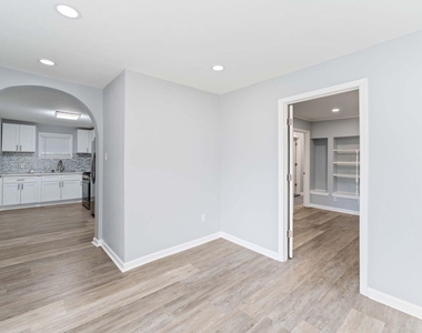 9946 Algiers Road - Photo Thumbnail 1