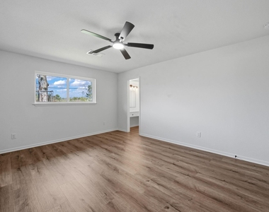 210 Ridgemont Drive - Photo Thumbnail 20
