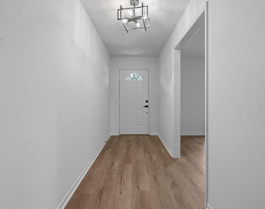 210 Ridgemont Drive - Photo Thumbnail 2