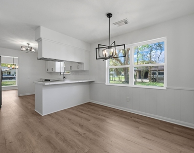 210 Ridgemont Drive - Photo Thumbnail 8