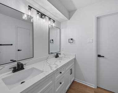 210 Ridgemont Drive - Photo Thumbnail 16