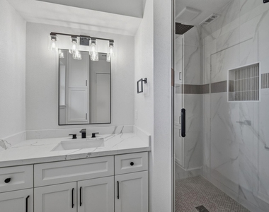 210 Ridgemont Drive - Photo Thumbnail 22