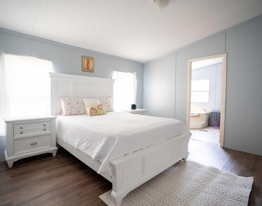 20511 N Sabine Drive - Photo Thumbnail 15