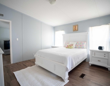 20511 N Sabine Drive - Photo Thumbnail 13