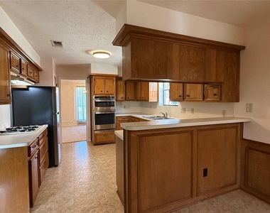 6223 Denmark Drive - Photo Thumbnail 7