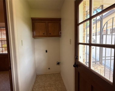 6223 Denmark Drive - Photo Thumbnail 12