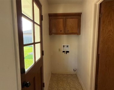 6223 Denmark Drive - Photo Thumbnail 11