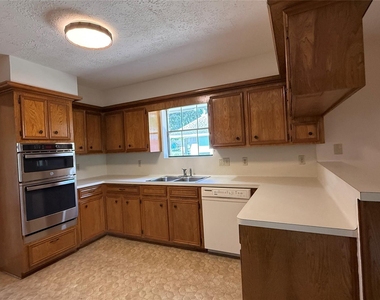 6223 Denmark Drive - Photo Thumbnail 8