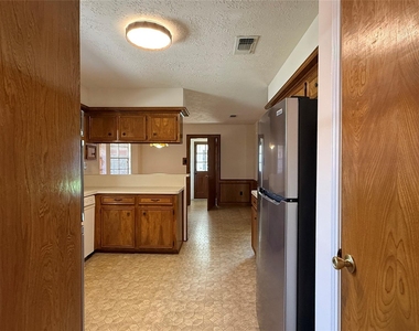 6223 Denmark Drive - Photo Thumbnail 5