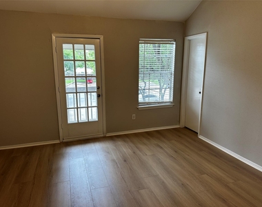 11710 Southlake Drive - Photo Thumbnail 11
