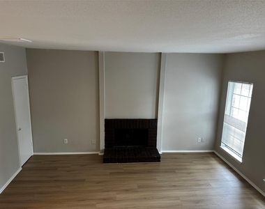 11710 Southlake Drive - Photo Thumbnail 8