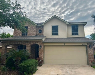 1727 Stieler Drive - Photo Thumbnail 7