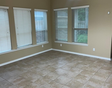 1727 Stieler Drive - Photo Thumbnail 8
