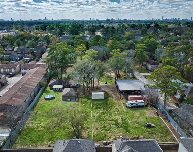 918 Lehman Street - Photo Thumbnail 3